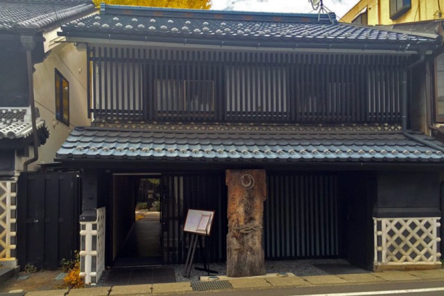 ヒカリヤ　ニシ